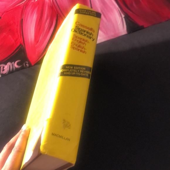 Cassell’s Spanish -English & English to Spanish Dictionary - Picture 9 of 13